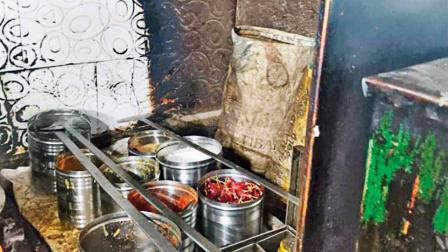 મોહમ્મદ અલી રોડ પરની હોટેલના કિચનમાં જોવા મળેલી ગંદકી.