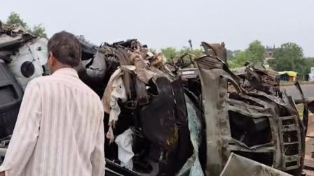 અકસ્માતની તસવીરો સોશ્યલ મીડિયા પર વાયરલ થઈ છે
