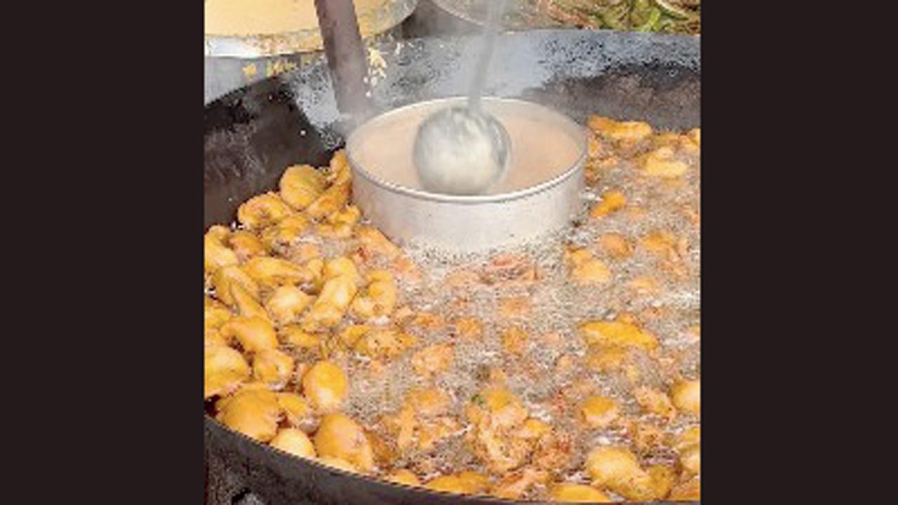 ચા-પકોડાંની સીઝન છે, પણ પકોડાંના તેલમાં જ બનેલી ચા ક્યારેય જોઈ છે?