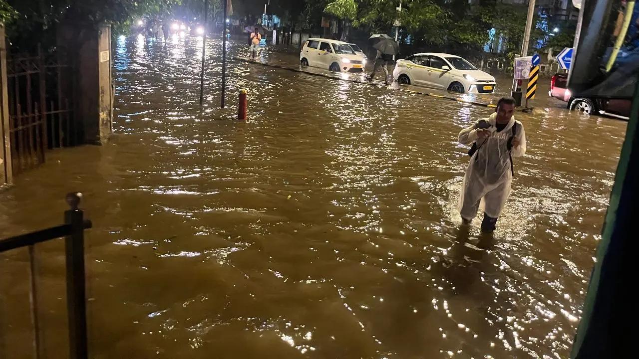 પ્રતીકાત્મક ફાઇલ તસવીર (સૌજન્ય: મિડ-ડે)