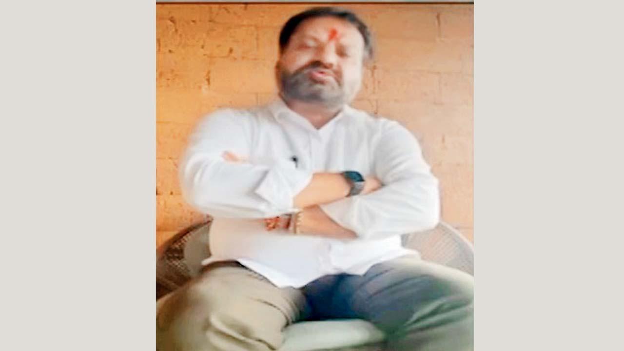 પત્રકારોને સંબોધતા નાગેશ પાટીલ-આષ્ટીકર.