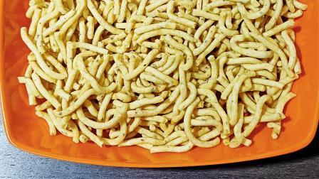ભાવનગરી ગાંઠિયા (સંચામાં બનાવેલા)