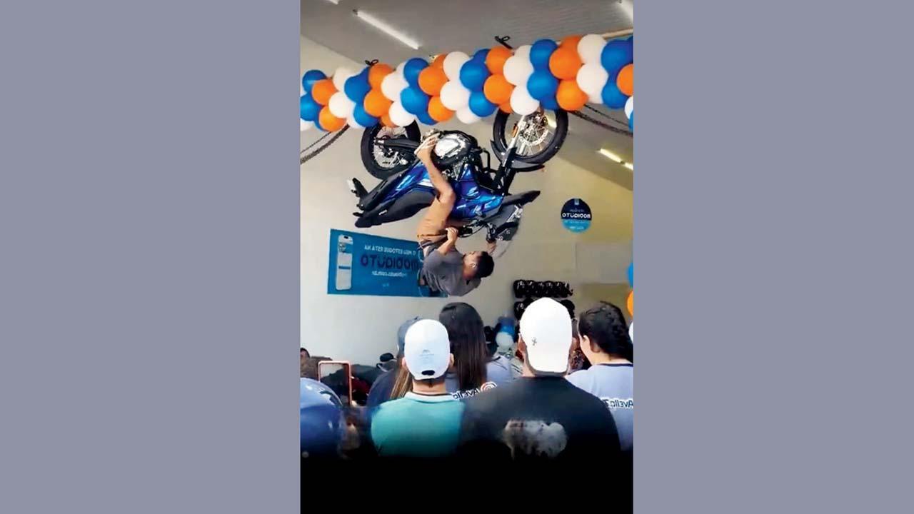 વાઇરલ વિડીયોમાંથી સ્ક્રીનશૉટ