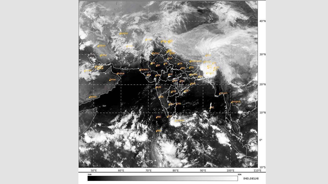  INSAT-3D સૅટેલાઇટથી લેવાયેલી ઇમેજ જેમાં ભારતનું આકાશ વરસાદી વાદળાં વગરનું સ્વચ્છ દેખાઈ રહ્યું છે.