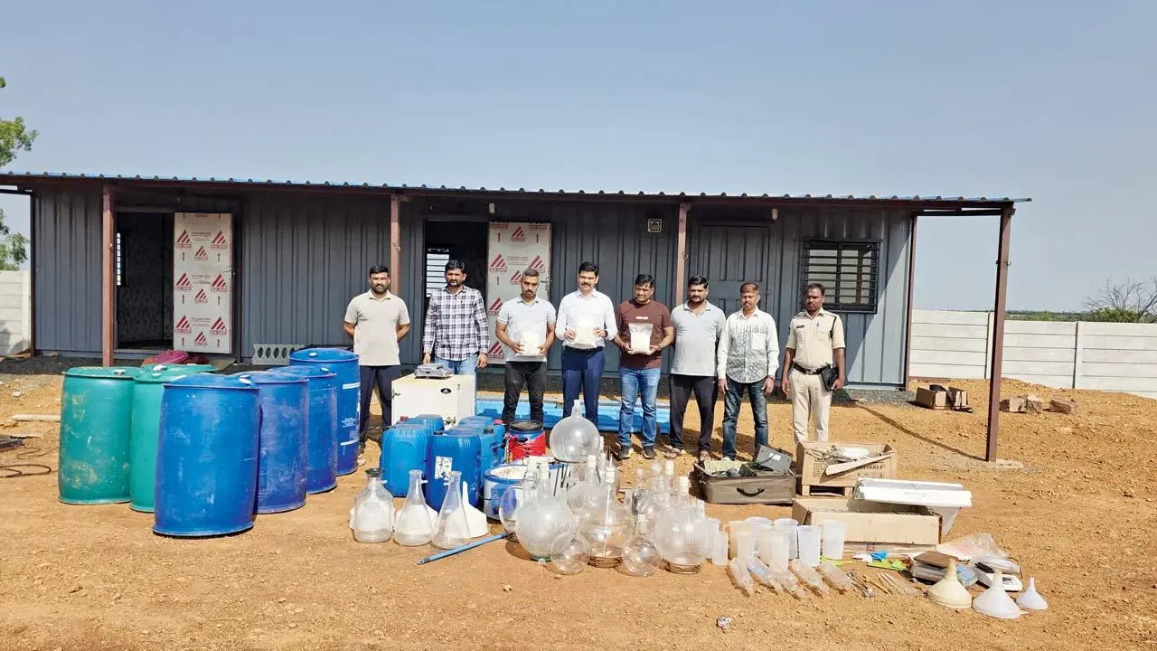 મહારાષ્ટ્રના રાયગડ જિલ્લામાંથી અને હૈદરાબાદથી વધુ આરોપીઓની ધરપકડ અને પૂછપરછ બાદ પોલીસે તેલંગણમાં રેઇડ પાડી હતી
