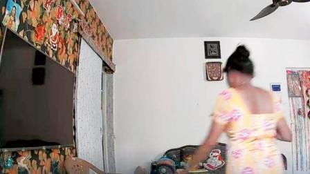 આરોપી મહિલા અભિનેત્રીના ઘરમાં ચોરી કરતી CCTV કૅમેરામાં કેદ થઈ ગઈ હતી.