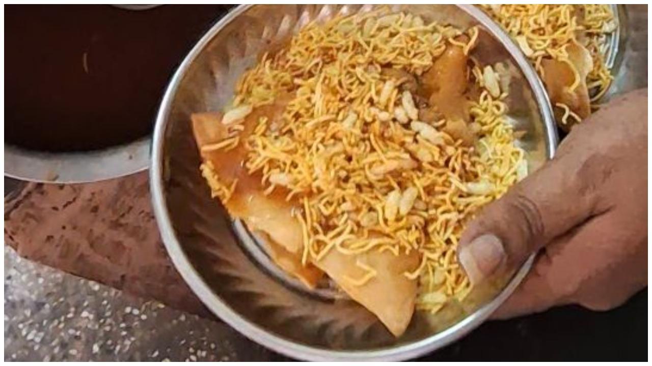 આ રીતે પીરસાતાં સમોસા લોકોમાં બહુ પ્રિય છે - તસવીર સૌજન્ય પૂજા સાંગાણી