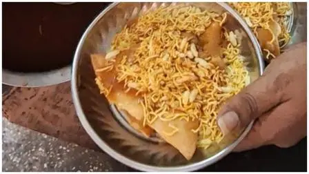 આ રીતે પીરસાતાં સમોસા લોકોમાં બહુ પ્રિય છે - તસવીર સૌજન્ય પૂજા સાંગાણી