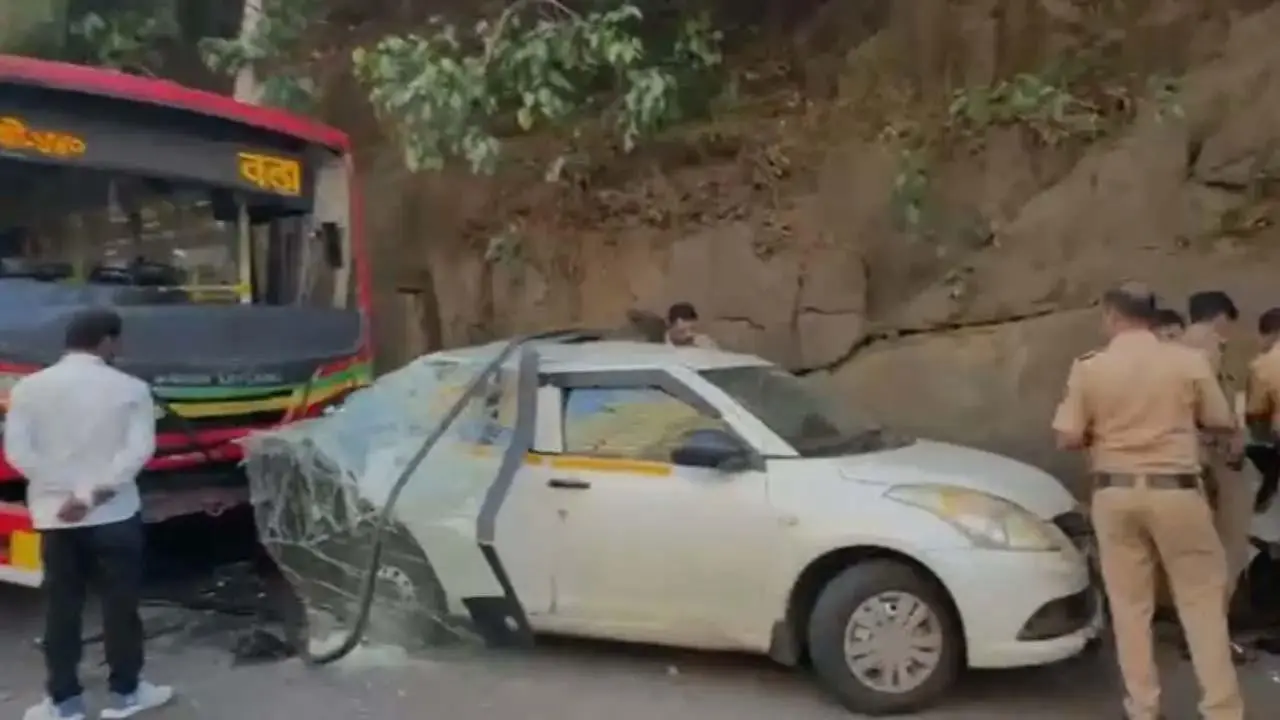 ટક્કર વાગતાં કૅબનો પાછળનો ભાગ ચગદાઈ ગયો હતો.