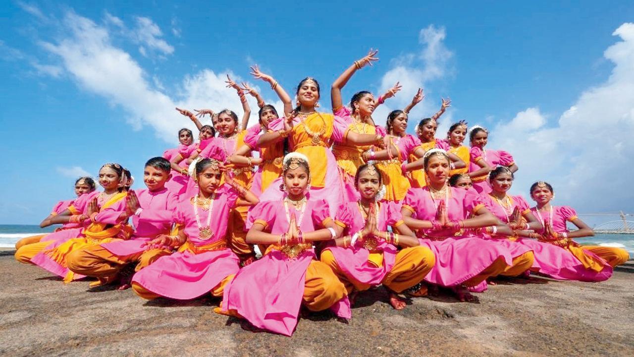 મુખ્યત્વે ભારત અને શ્રીલંકાના કલાકારો એમાં હતા
