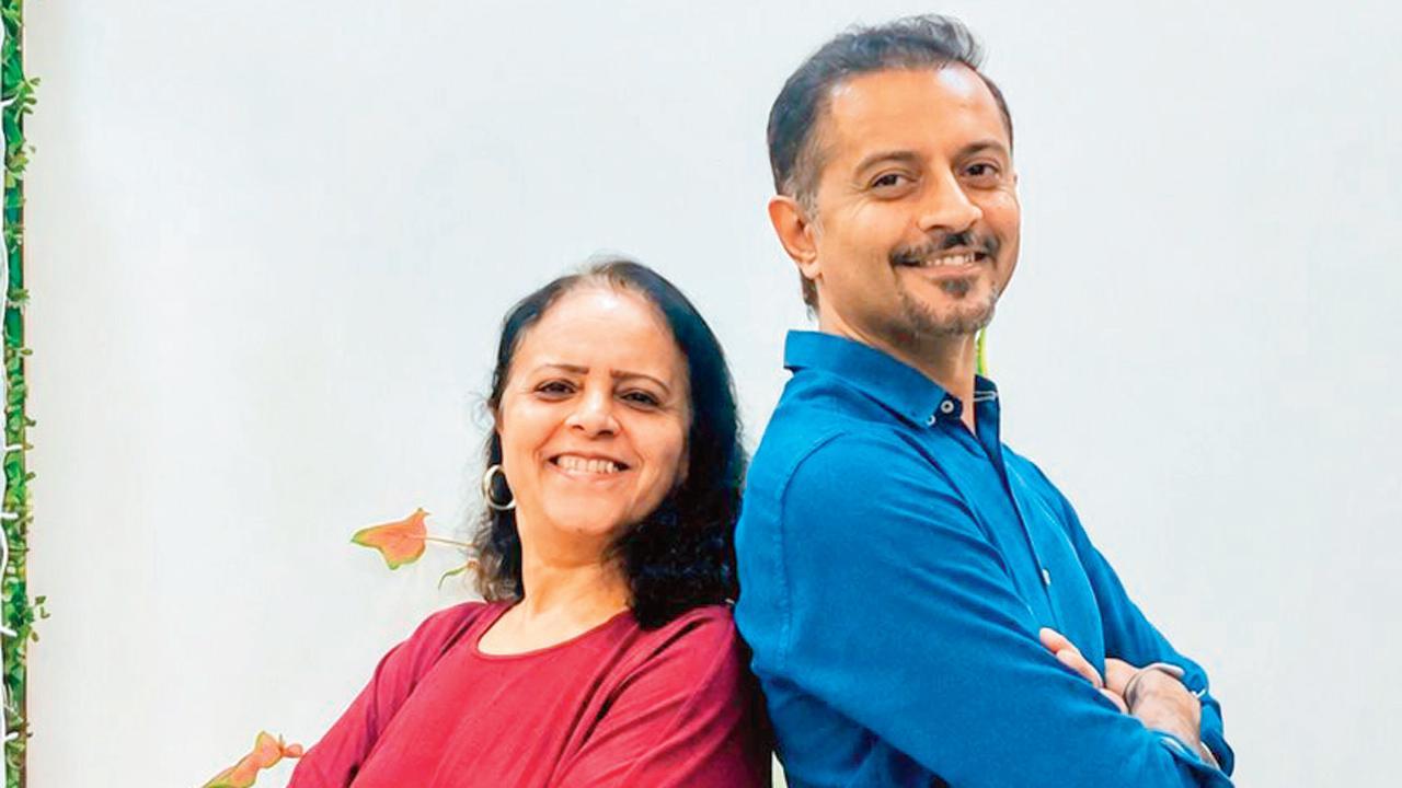 નીતા ગોકાણી દીકરા દર્શન સાથે