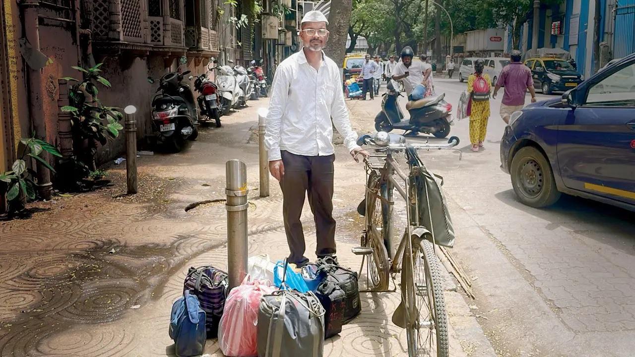 ડબ્બા પહોંચાડવા જઈ રહેલો તાનાજી શિંદે