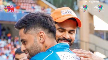 મૅચ પહેલાં એકમેકને ભેટ્યા હતા સૂર્યા અને શ્રેયસ ઐયર.