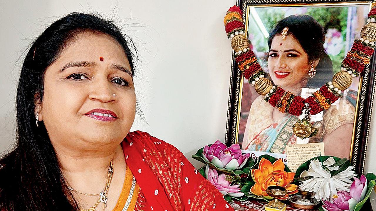 દીકરી પરિતાની તસવીર સાથે રીટા ગોસ્વામી