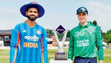 T20 સિરીઝની ટ્રોફી સાથે ભારતીય કૅપ્ટન શ્રેયસ ઐયર અને આયરલૅન્ડનો કૅપ્ટન લૉર્કન ટકર.