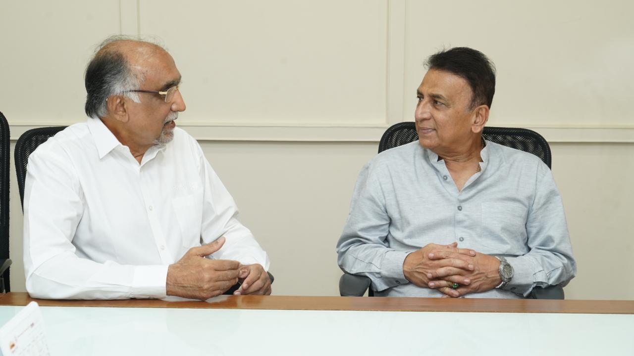 લિજેન્ડરી ક્રિકેટર સુનિલ ગાવસ્કર વંચિત બાળકો માટે 850 લાઈફ સેવિંગ હાર્ટ સર્જરીની ઉજવણી કરવા માટે રોટરી ક્લબ ઓફ બોમ્બે એરપોર્ટ સાથે  જોડાયા