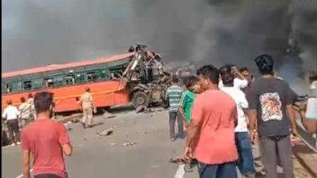 સુરત પાસે MSRTC બે બસ વચ્ચે ભયાનક ટક્કર, બસ પલટી જતાં લાગી આગ; 5ના મોત