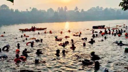 પેરિયાર નદીના કિનારે વહેલી સવારે આ નઝારો જોવા મળે છે.