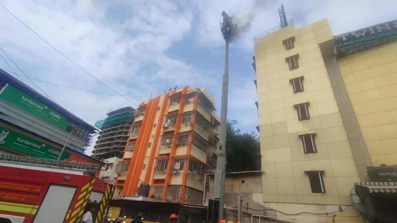મોબાઈલ ટાવરમાંથી ધુમાડો નીકળતો દેખાયો હતો.