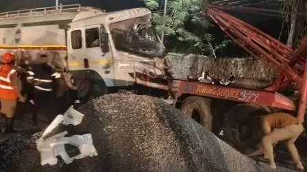 નુકસાનગ્રસ્ત ટેન્કર અને ટ્રક