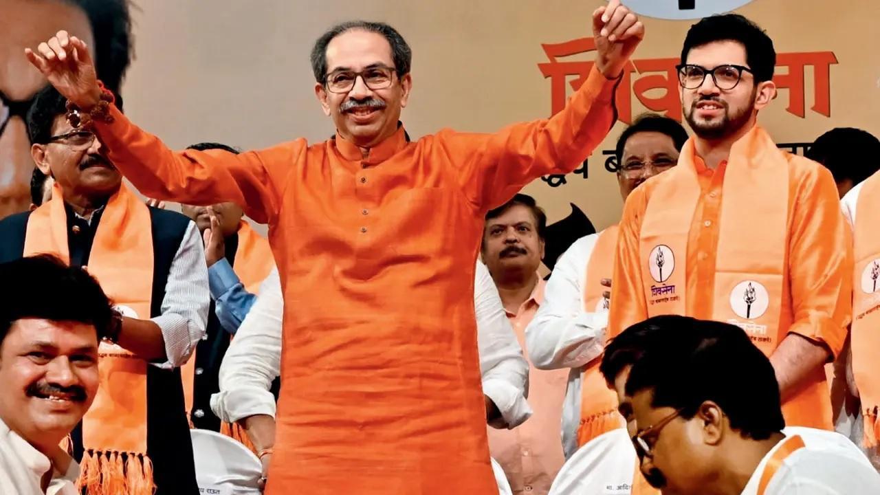 ગઈ કાલે ષણ્મુખાનંદ હૉલમાં ઉદ્ધવ ઠાકરે (તસવીર : સૈયદ સમીર અબેદી)