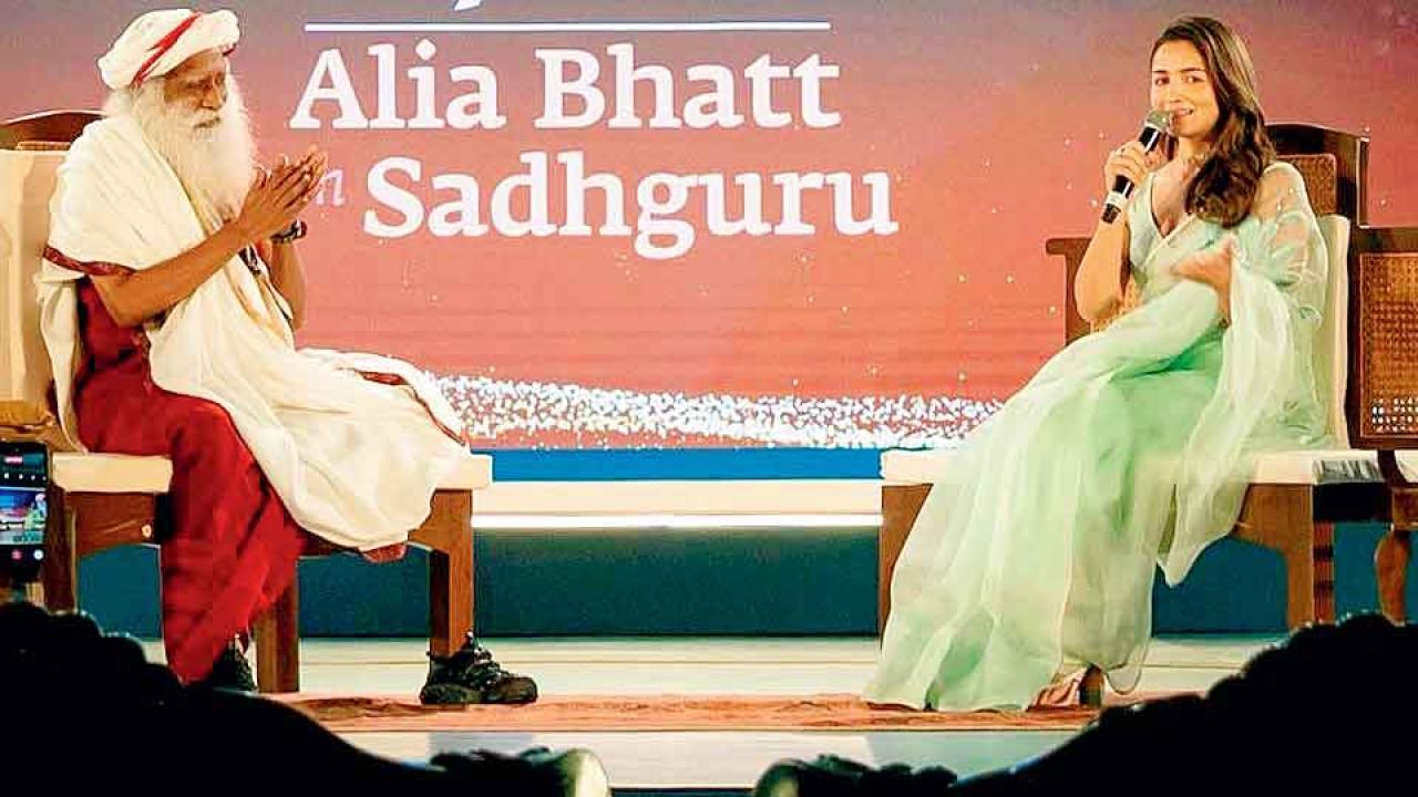 આલિયા ભટ્ટે સદ્ગુરુ પાસે માગી સારા પેરન્ટ બનવાની ટિપ્સ