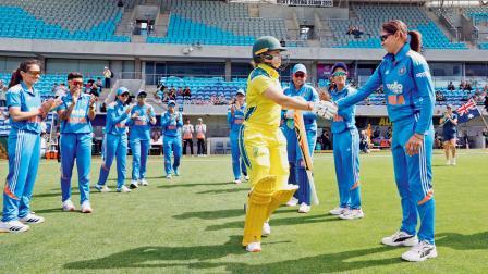 અંતિમ વન-ડે મૅચ રમવા ઊતરેલી ઍલિસા હીલીને ગાર્ડ ઑફ ઓનર આપ્યું હતું હરમનપ્રીત કૌર ઍન્ડ કંપનીએ. 