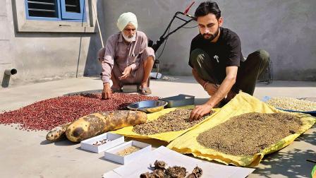 ૬૮ વર્ષના અમરજિત અને તેમનો ૨૪ વર્ષનો પૌત્ર રવિ ચૈના.