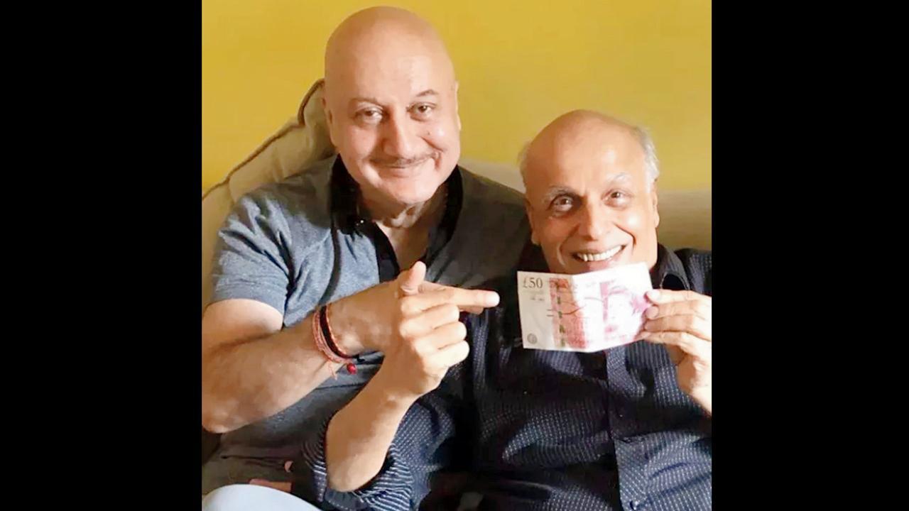 અનુપમ ખેરે પોતાની ફિલ્મી કરીઅરની શરૂઆત ૧૯૮૦માં મહેશ ભટ્ટની ‘સારાંશ’થી કરી હતી