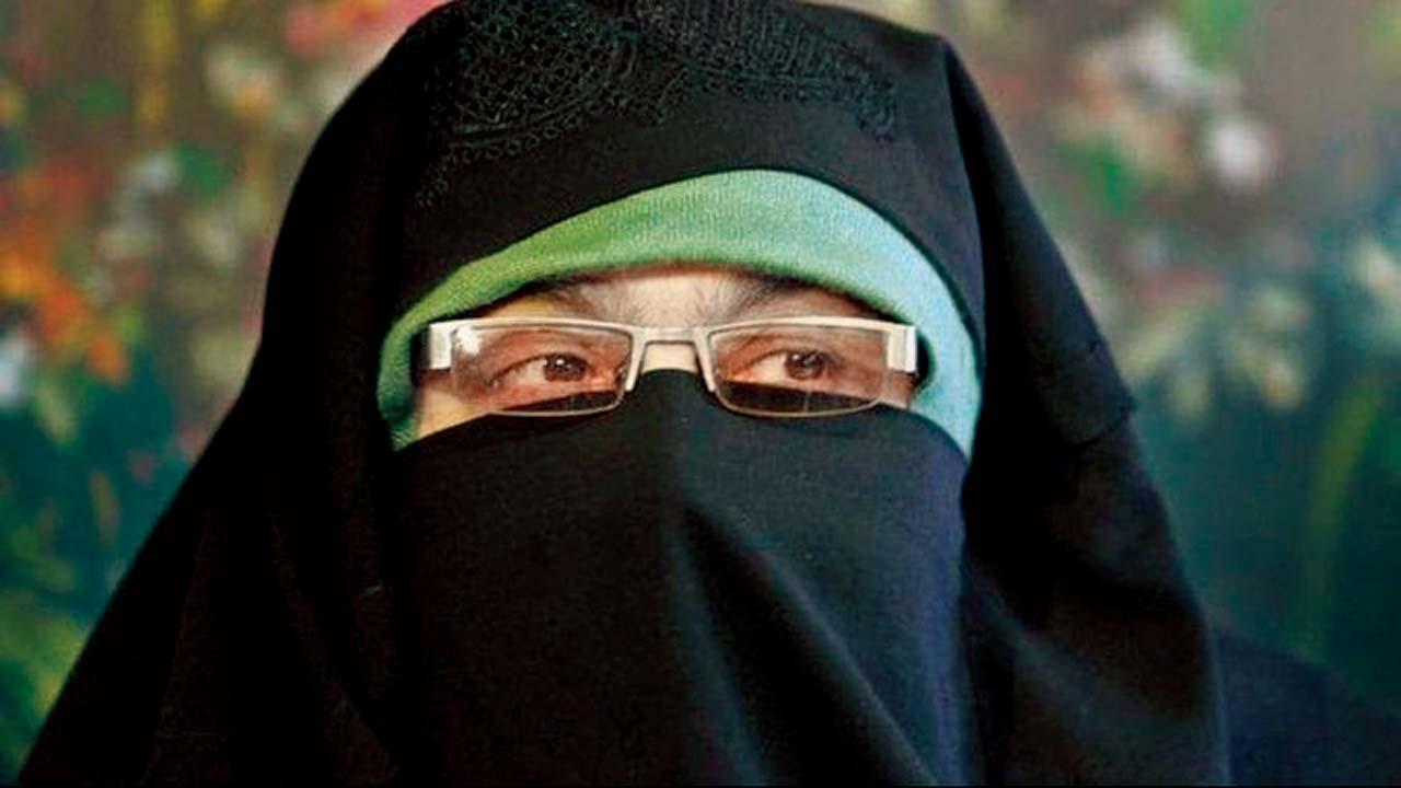 આસિયા અંદ્રાબી દુખ્તરન-એ-મિલ્લત