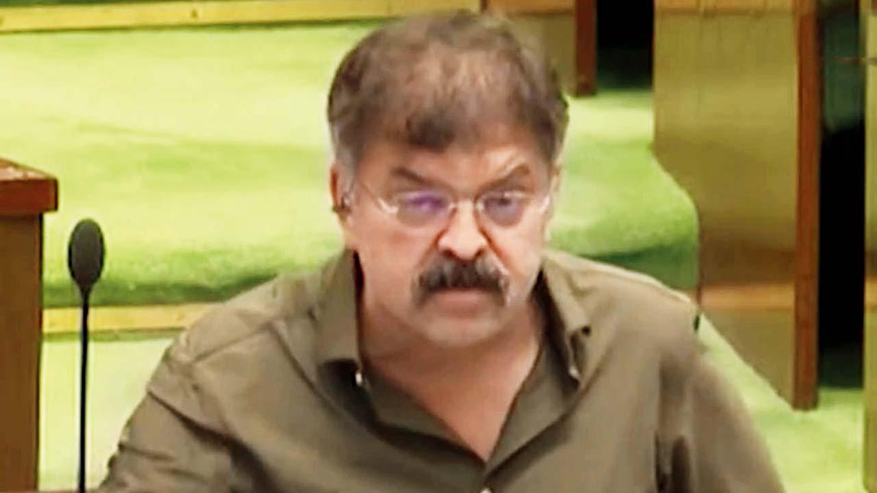 નૅશનલિસ્ટ કૉન્ગ્રેસ પાર્ટી (SP)ના નેતા જિતેન્દ્ર આવ્હાડ