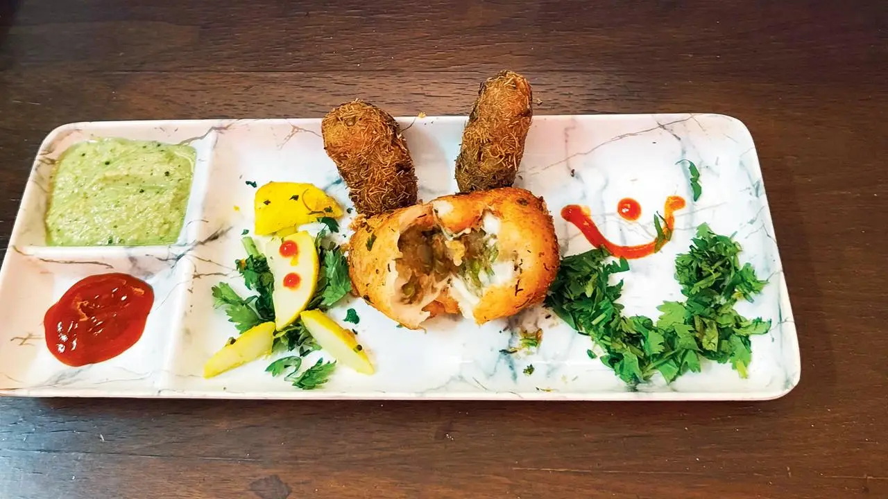 ચીઝ સેવ રોલ