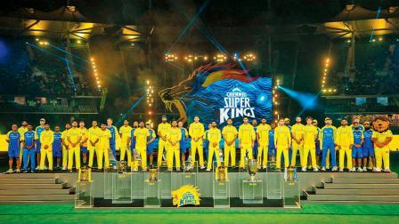 રવિવારે ચેપૉક સ્ટેડિયમમાં સ્ટેજ પર એકસાથે જોવા મળ્યા ચેન્નઈ સુપર કિંગ્સના વર્તમાન પ્લેયર્સ અને કોચિંગ-સ્ટાફ.