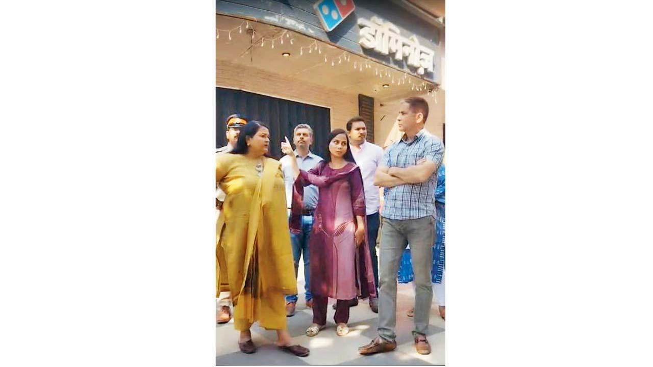 BMCના કમિશનર ભૂષણ ગગરાણીએ ગઈ કાલે ​​કાંદિવલીના શ્રી વિશ્વકર્મણ્યે ચોક વિસ્તારની મુલાકાત લીધી હતી