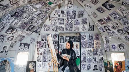 યુદ્ધ વચ્ચે ગાઝામાં ૧૮ વર્ષની છોકરીએ ટેન્ટને પેઇન્ટિંગ્સની ગૅલરી બનાવી દીધી