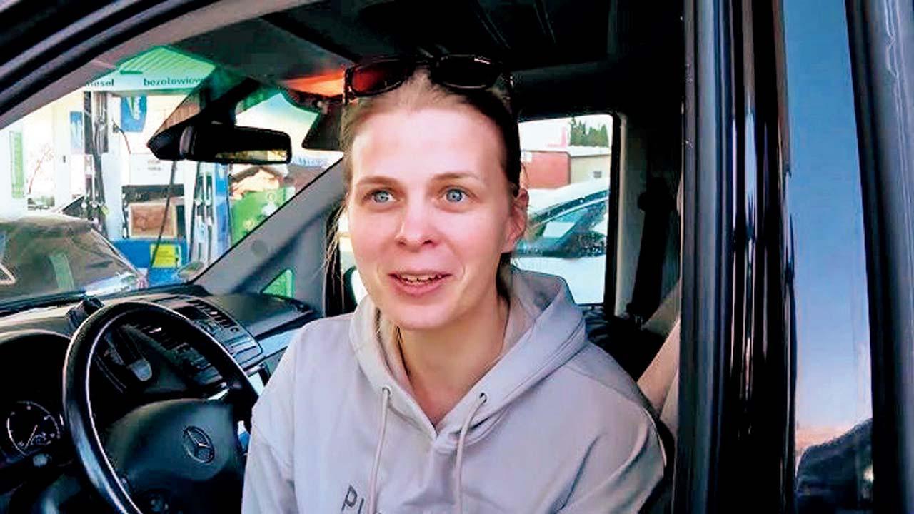 કેટલાય લોકો રજાના દિવસે સમય કાઢીને પોલૅન્ડ જઈને ટાંકી ફુલ કરાવી રહ્યા છે.