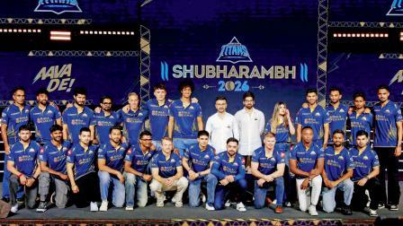 શુભારંભ ઇવેન્ટમાં ગુજરાત ટીમના માલિકો, કોચિંગ સ્ટાફ અને પ્લેયર્સે પડાવ્યો ગ્રુપ-ફોટો.