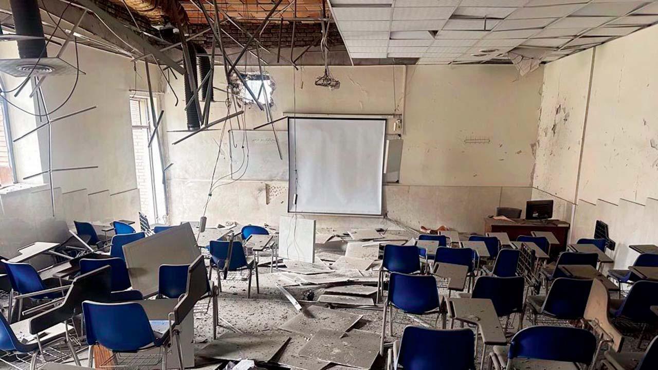 ઈરાનની યુનિવર્સિટી ઑફ સાયન્સ ઍન્ડ ટેક્નૉલૉજી પર હુમલો થયા પછી ક્લાસરૂમને થયેલું નુકસાન.
