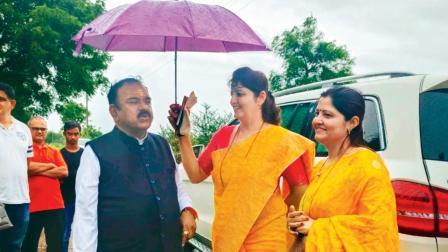 રૂપાલી ચાકણકર સાથે અશોક ખરાત