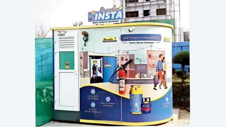 ભારત ગૅસ ઇન્સ્ટા LPG મશીન- આ મશીનમાં એક સમયે ૧૦ ભરેલાં સિલિન્ડર અને ૧૦ ખાલી સિલિન્ડર રાખવાની ક્ષમતા છે