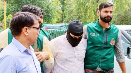 લશ્કર-એ-તય્યબા (LeT)ના ઑપરેટિવ શબ્બીર અહમદ લોન ઉર્ફે રાજા ઉર્ફે કાશ્મીરીની દિલ્હી સરહદ નજીક ધરપકડ કરવામાં આવી છે