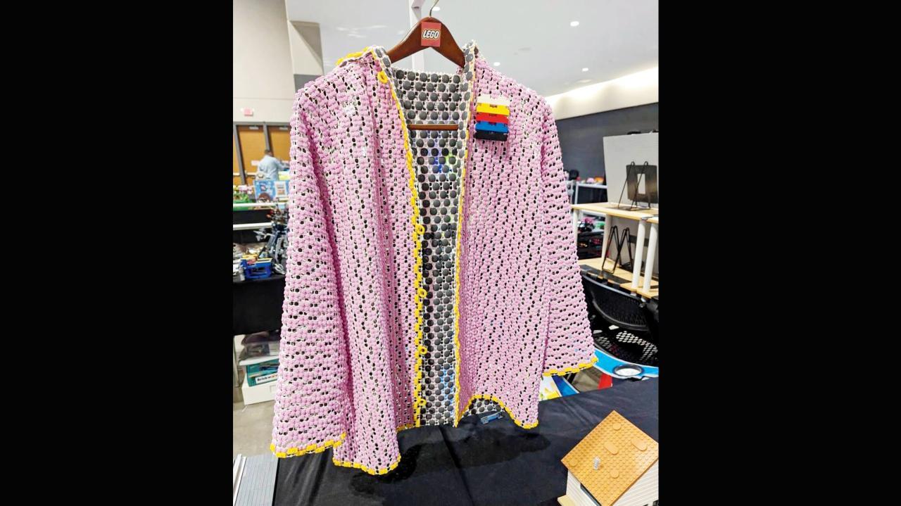 લેગોના બ્લૉક્સથી બનેલું શર્ટ