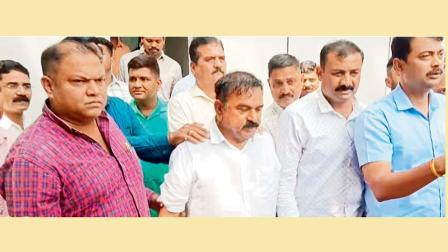 આરોપી કૅપ્ટન અશોક ખરાતને ક્રાઇમ બ્રાન્ચે ઝડપીને કોર્ટમાં હાજર કર્યો હતો.