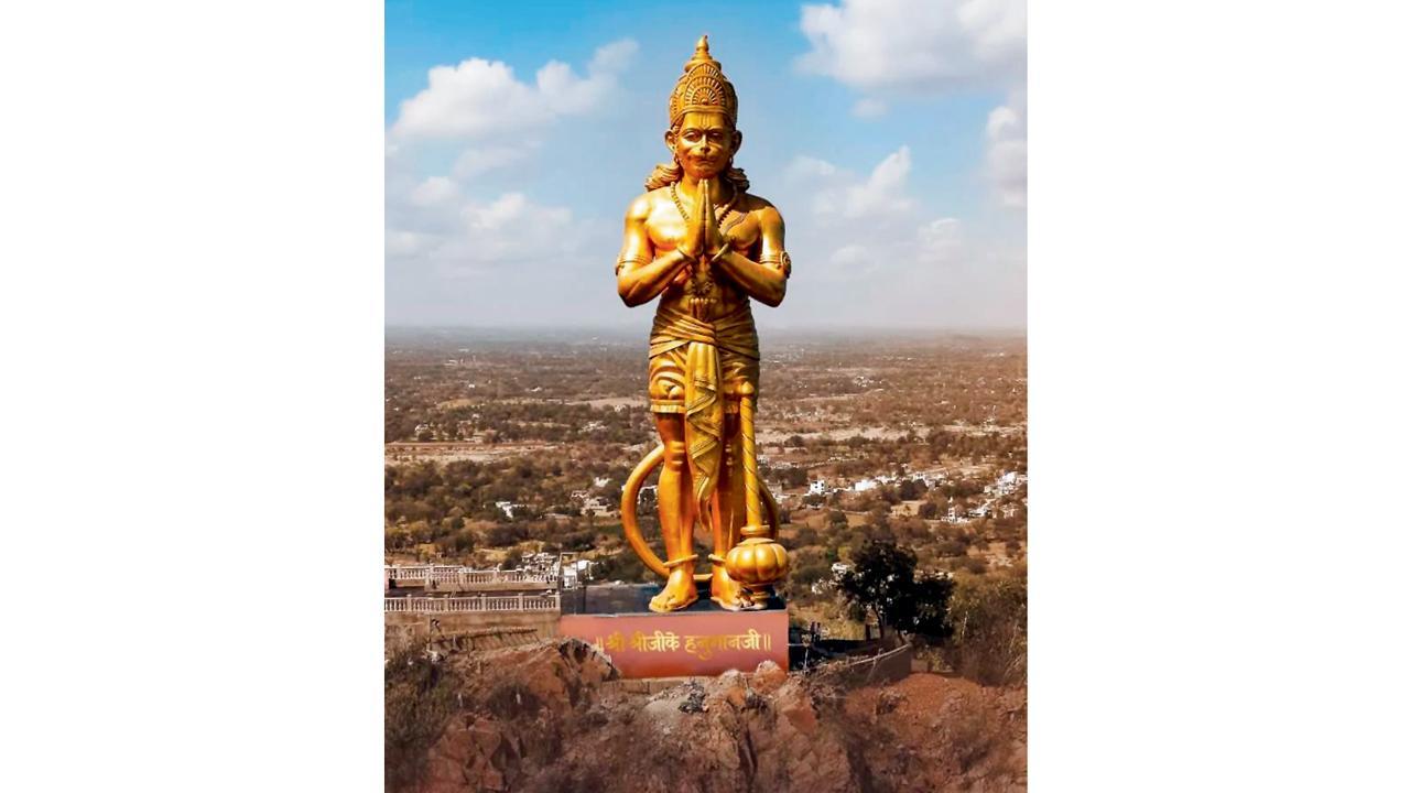 આ પ્રતિમા સંકટ મોચન હનુમાનજીની વિનમ્ર મુદ્રામાં છે જે શ્રીનાથજીના મંદિર તરફ મુખ કરીને ઊભેલા છે