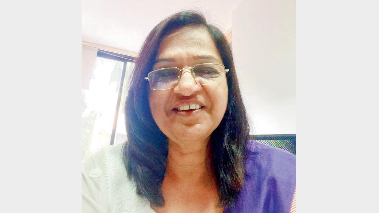 સ્વતંત્રતાસેનાનીનાં દીકરી ૭૦ વર્ષનાં પુલોમા દલાલ અગ્રણી ચાર્ટર્ડ અકાઉન્ટન્ટ અને જાણીતાં સ્પીકર પણ છે.