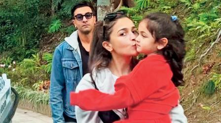 આલિયા ૩૩મી વર્ષગાંઠ ઊજવવા માટે સપરિવાર પહોંચી ગઈ હૉન્ગકૉન્ગ