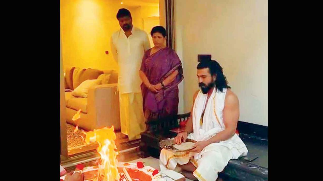 રામ ચરણ તેજાએ હોમ-હવન કરીને પરંપરાગત રીતે ઊજવ્યો જન્મદિન