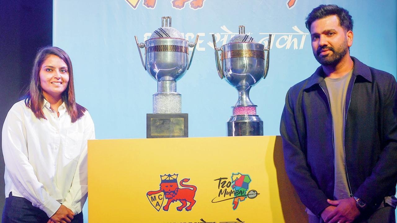 T20 મુંબઈ લીગની ટ્રોફીઓ લૉન્ચ કરી રોહિત શર્મા અને સાયલી સાતઘરેએ