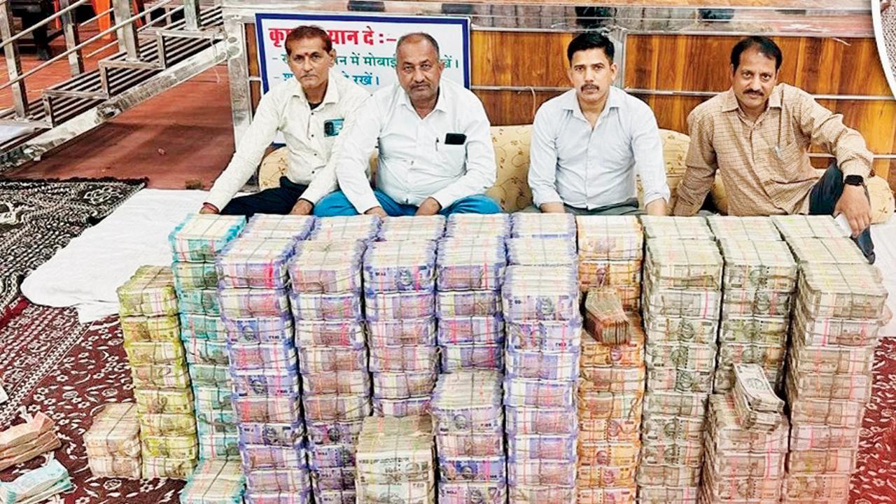 મંદિર-પ્રશાસનના કહેવા અનુસાર આ વખતે ભંડારમાંથી ૩૬,૫૭,૮૭,૬૪૨ રૂપિયા મળ્યા છે