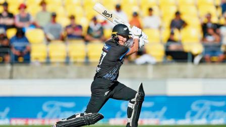 ન્યુ ઝીલૅન્ડની ઑલરાઉન્ડર સોફી ડિવાઇને ૩૪ બૉલમાં ૬ ફોર અને ૪ સિક્સના આધારે ૬૪ રન ફટકાર્યા હતા.